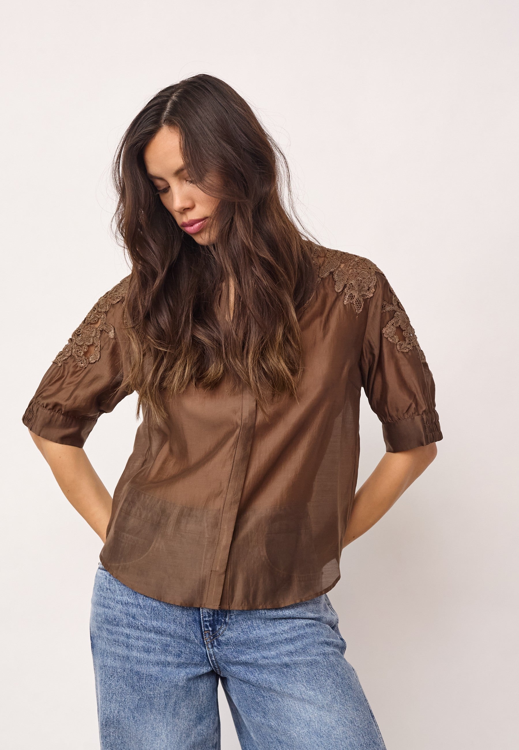 KawaCC Emb. SS V-Shirt - Dark Brown - Co'couture